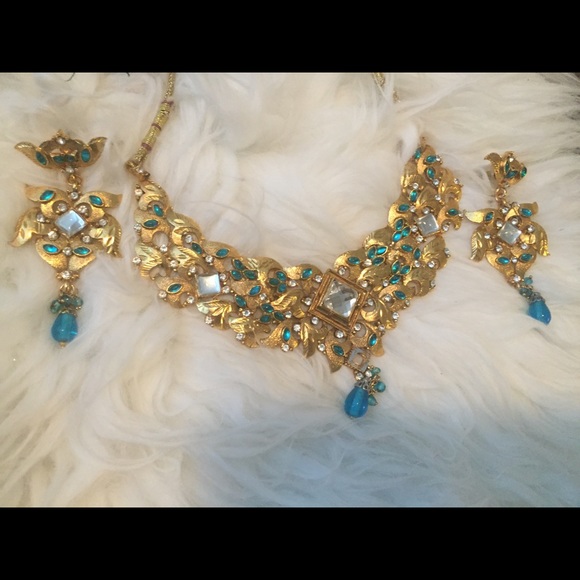 Matching necklace and earrings set - Picture 2 of 2